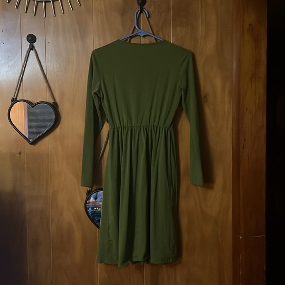 💚🍃Women’s long sleeve dark green dress / front pockets / size small - Picture 8 of 10